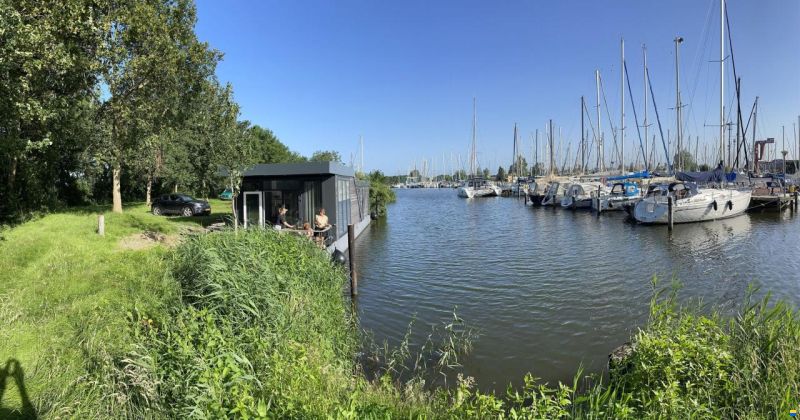 Aquavive Houseboat 1500 Met Vaste Overne