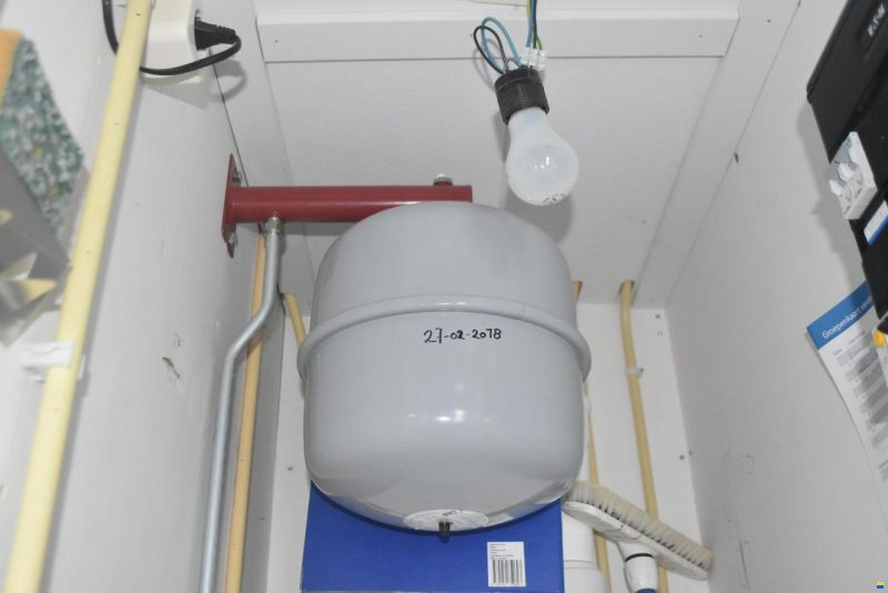 Aquavive Houseboat 1500 Met Vaste Overne