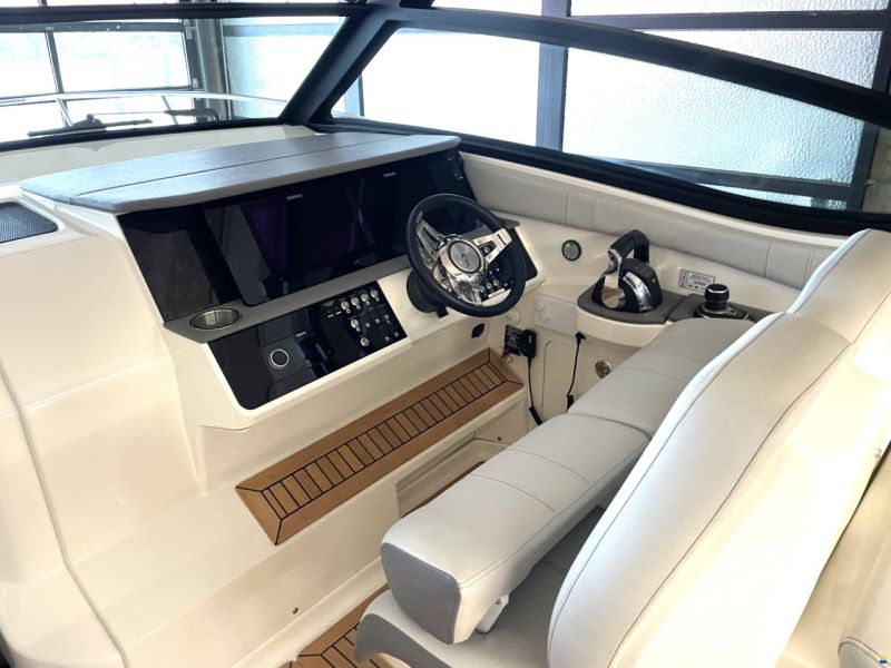 Sea Ray 320 Sundancer