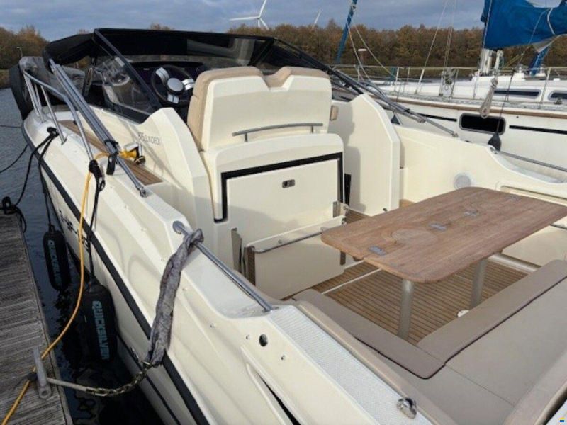 Quicksilver 875 Sundeck Active