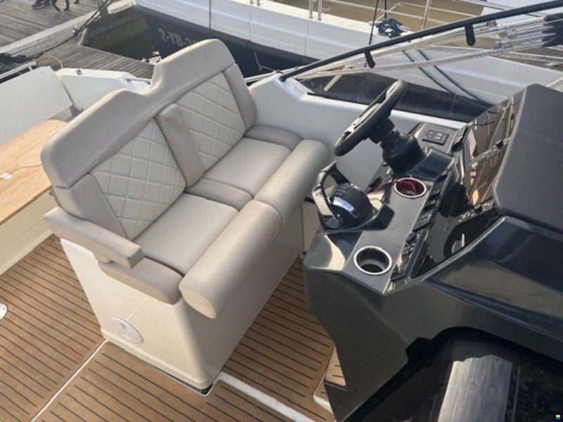 Quicksilver 875 Sundeck Active
