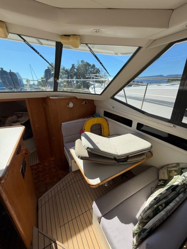 Carver 390 Cockpit