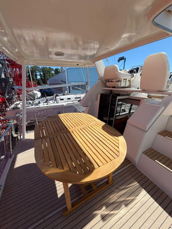 Carver 390 Cockpit