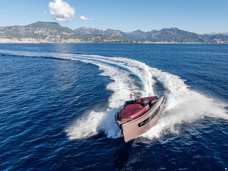 Cranchi A32 Luxury Tender HT