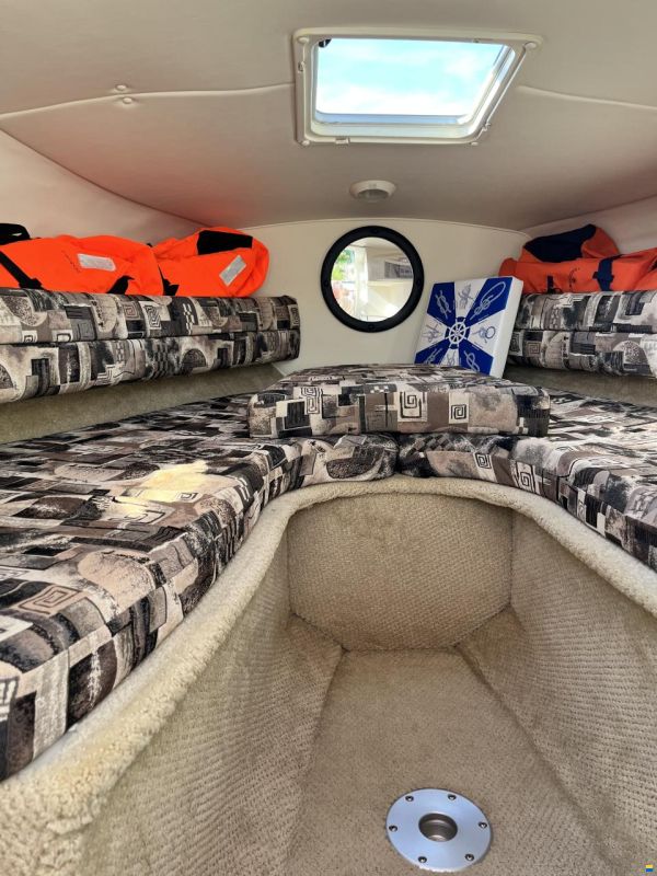 Rinker 232 Captiva Cuddy