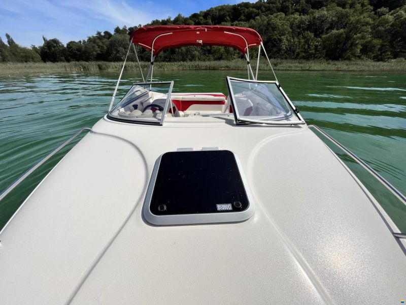 Rinker 232 Captiva Cuddy