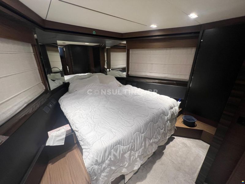 Ferretti 670 Fly