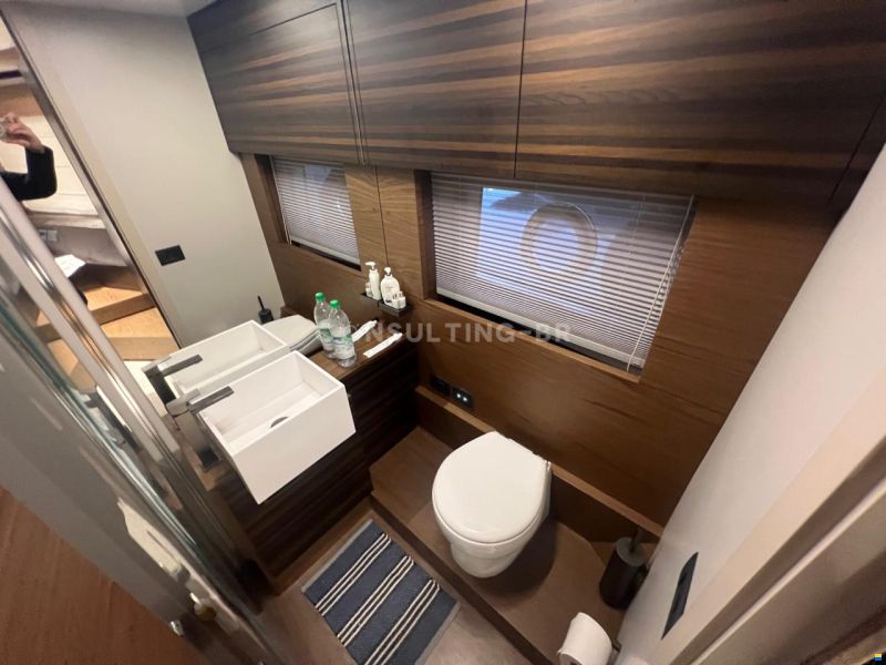Ferretti 670 Fly