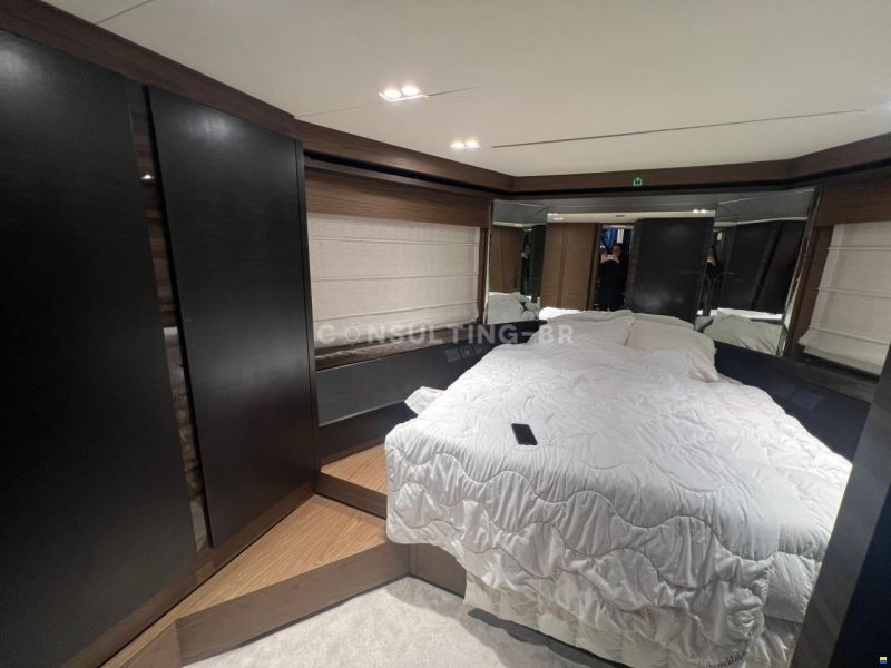 Ferretti 670 Fly