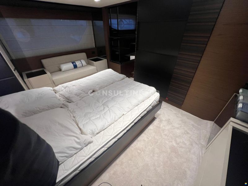 Ferretti 670 Fly
