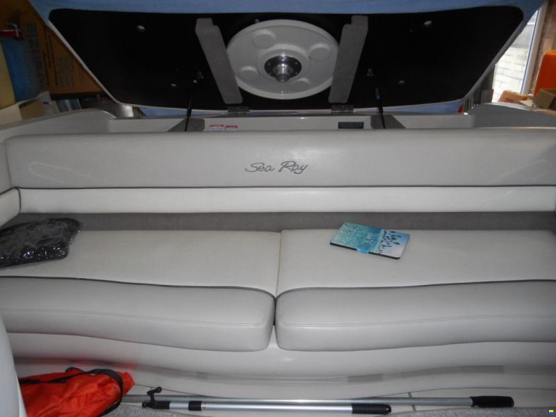 Sea Ray 220