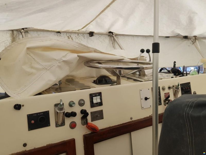 Hatteras 38