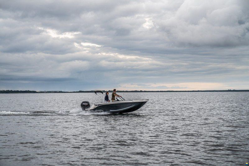 Bayliner ELEMENT M17