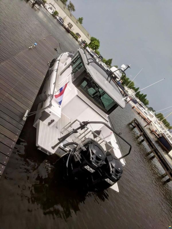 Axopar 37 Cabin