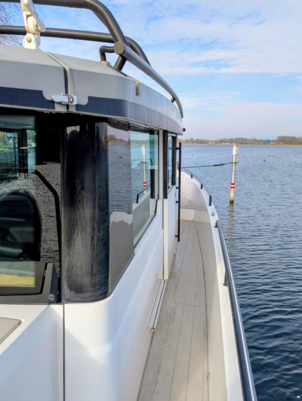 Axopar 37 Cabin