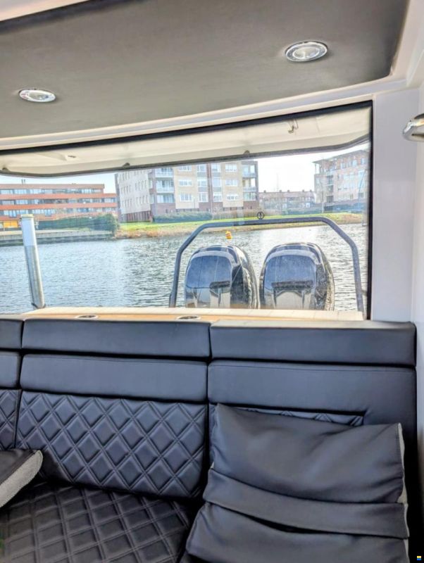 Axopar 37 Cabin