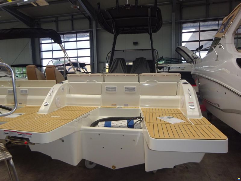 Quicksilver Activ 705 Open