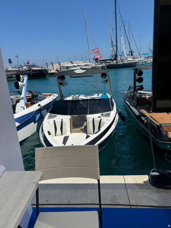 Malibu Wakesetter 22 LSV