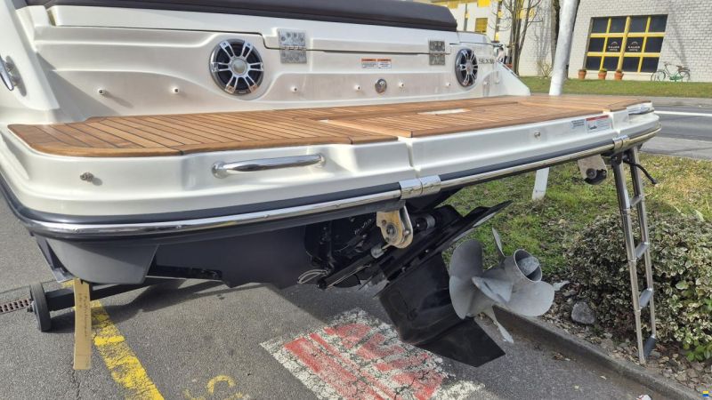 Sea Ray SLX 250 Europe