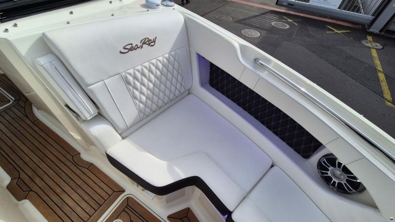 Sea Ray SLX 250 Europe