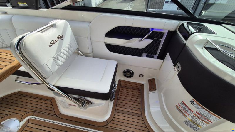 Sea Ray SLX 250 Europe