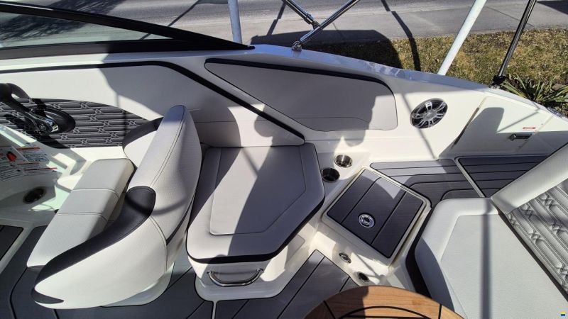 Sea Ray SPX 210 Europe