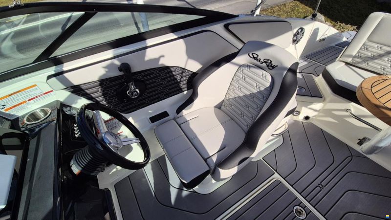 Sea Ray SPX 210 Europe