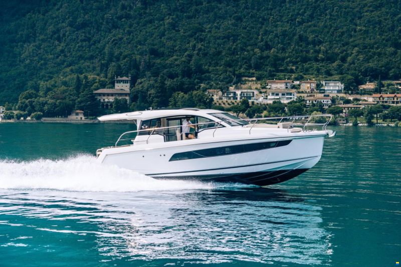 Sealine C335
