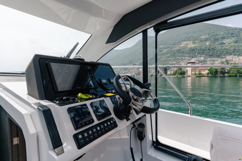 Sealine C335