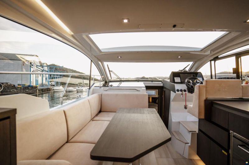 Sealine C335