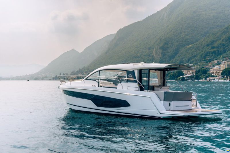 Sealine C335