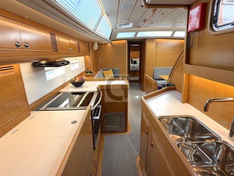 Hallberg-Rassy 57