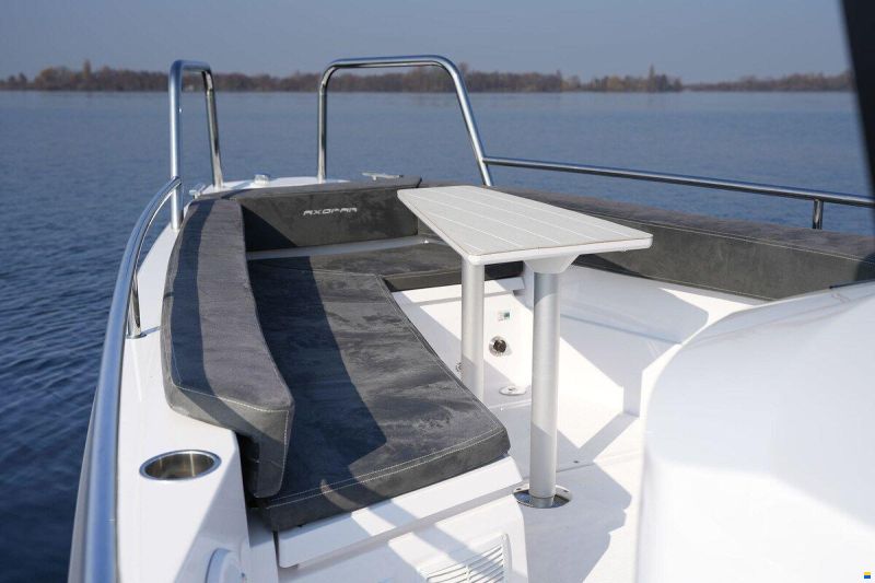 Axopar 28 Cabin - AC