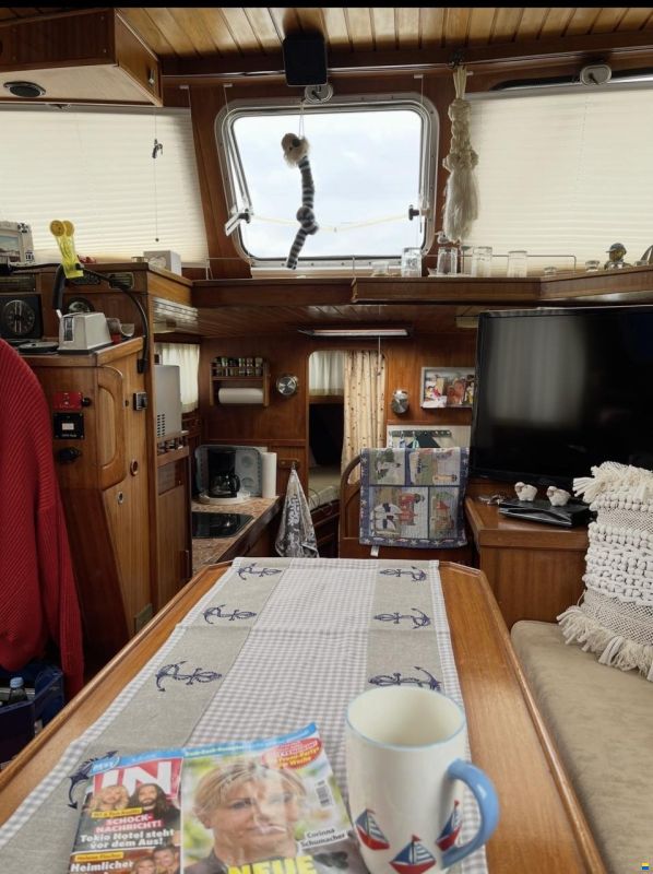 Hollandia 851