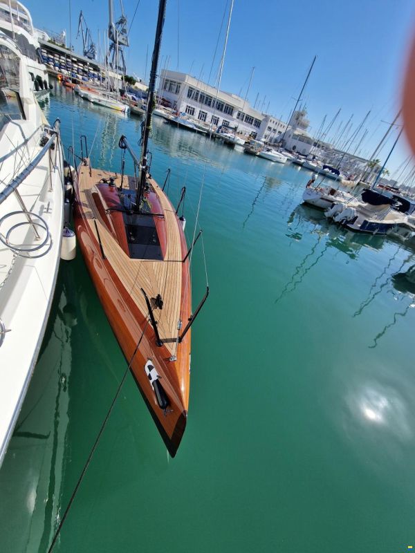 LA 28 Daysailer