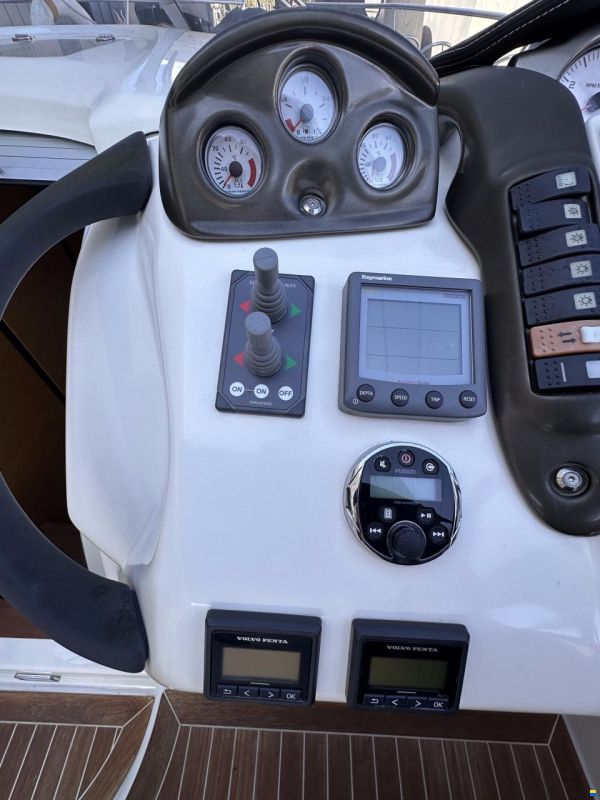 Cranchi Endurance 33