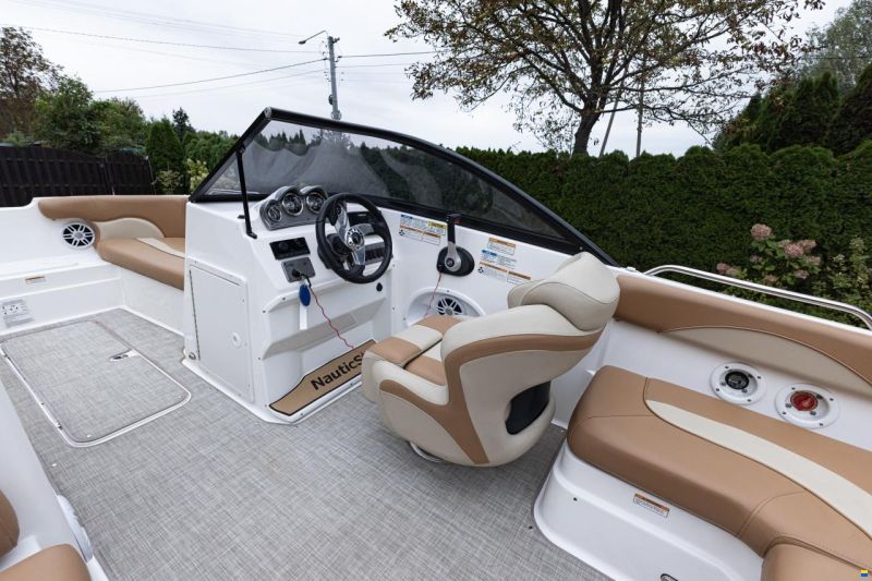 Nautic Star 203DC