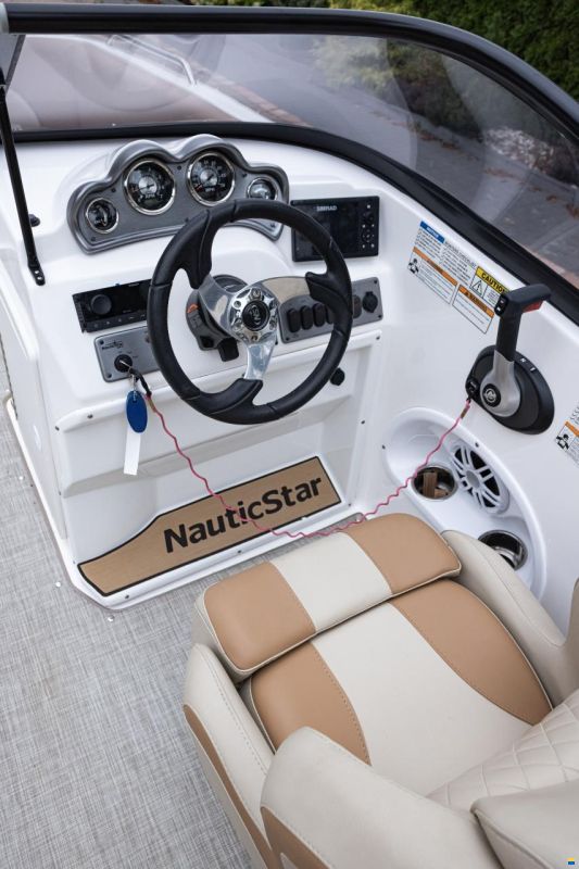 Nautic Star 203DC