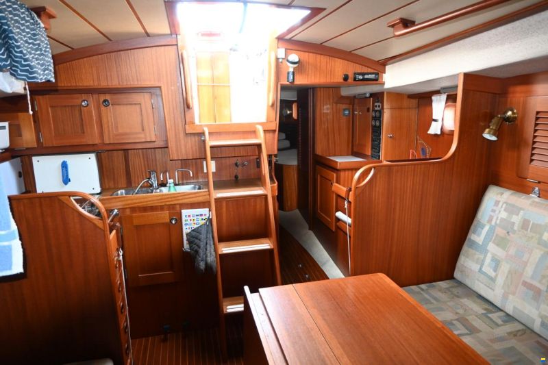 Hallberg-Rassy 352
