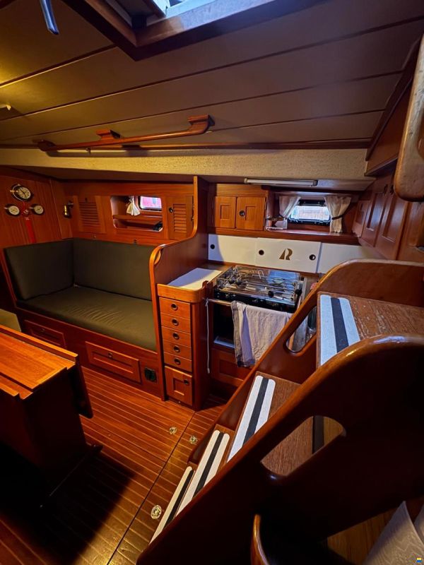 Hallberg-Rassy 352