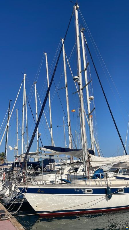 Hallberg-Rassy 352