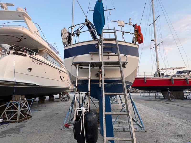 Hallberg-Rassy 352