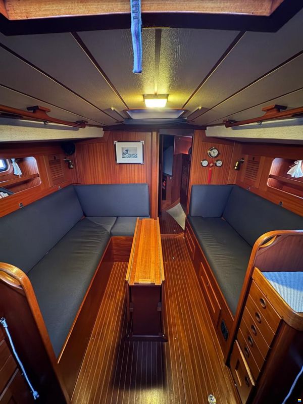 Hallberg-Rassy 352
