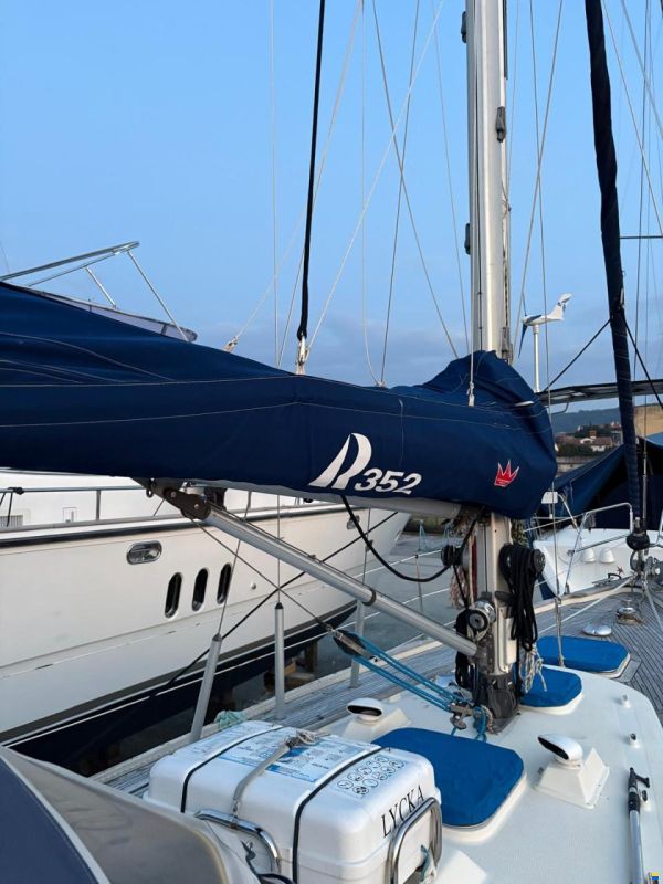 Hallberg-Rassy 352