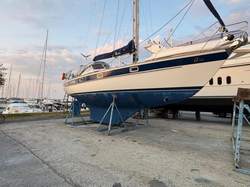 Hallberg-Rassy 352