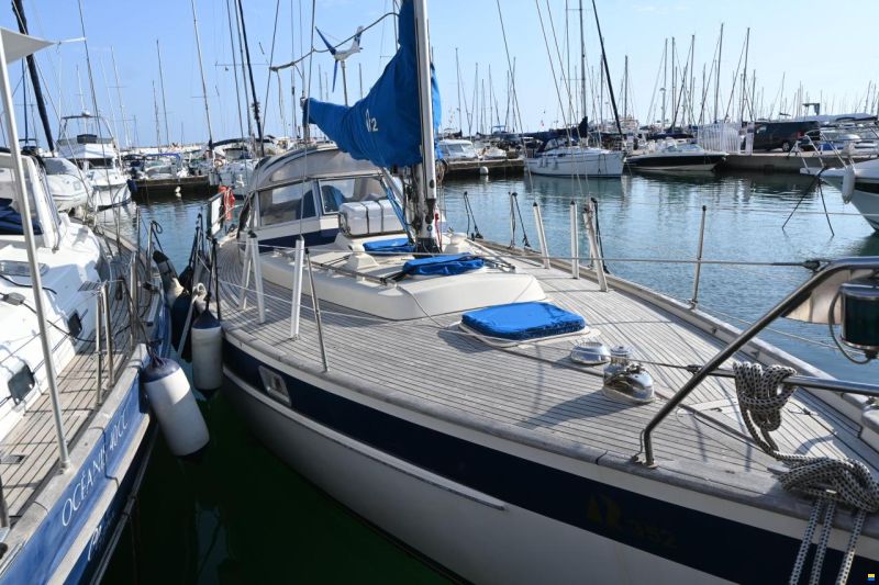 Hallberg-Rassy 352