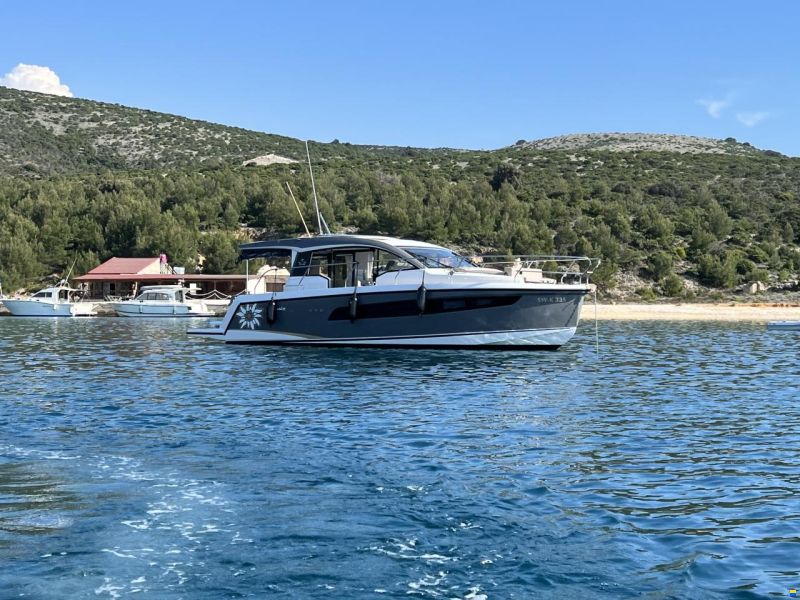 Sealine C335
