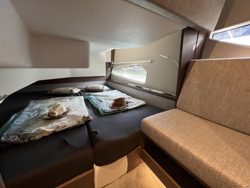 Sealine C335