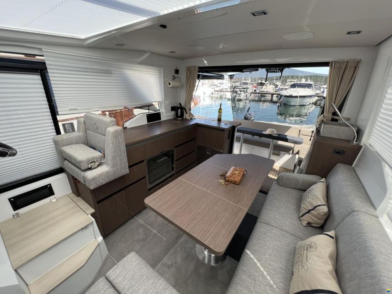 Sealine C335