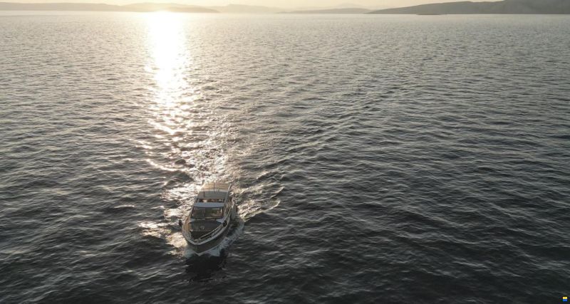 Sealine C335